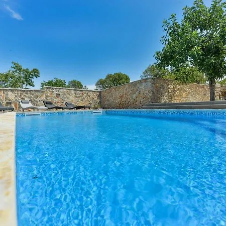 Villa Stone Stela & Lea *